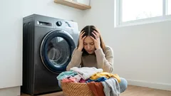 Nie piorą — tylko psują pralkę: zapomnij o tych programach jak o złym śnie